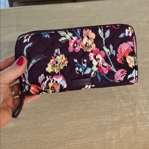Vera Bradley Iconic RFID Accordion Zip Around Quilted Wallet Indiana Rose
